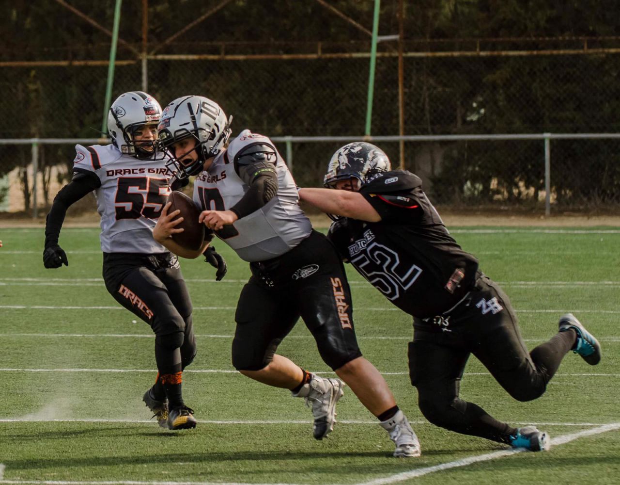 Partido Zaragoza Hurricanes (negro) vs Badalona Dracs (gris plata)