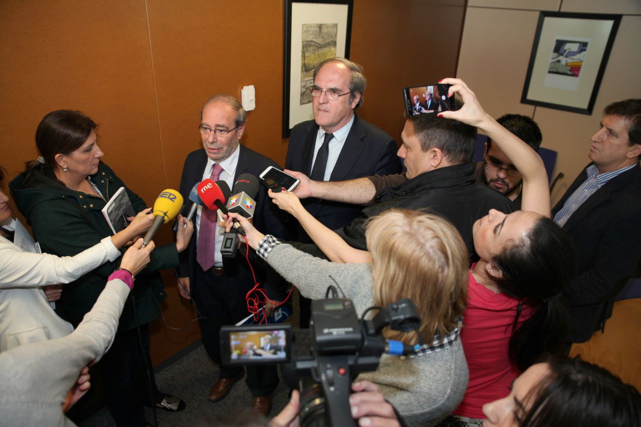 Reunión entre Ángel Gabilondo, Manuel Robles y el equipo de gobierno de la ciudad.