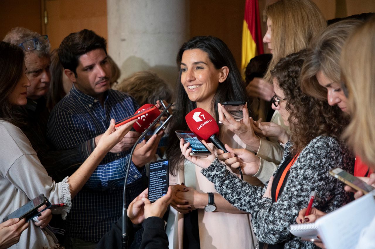 Rocio Monasterio, candidata de Vox, atiende a los medios de comunicación tras la celebración del pleno de constitución de la Asamblea de Madrid
