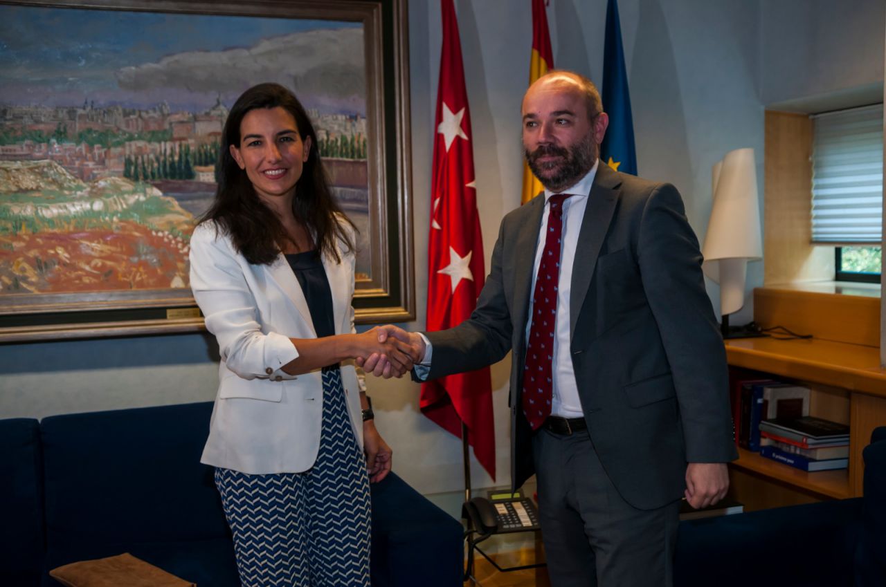 Rocío Monasterio (Vox), en su turno de la segunda ronda de consultas con el presidente de la Asamblea, Juan Trinidad.