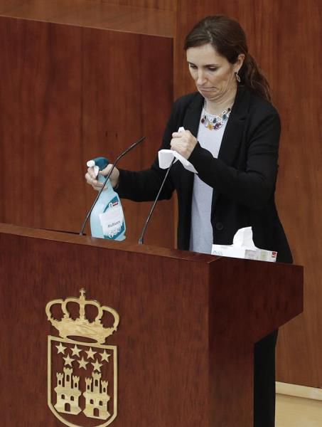 Mónica García durante el Pleno especial de la Asamblea por la crisis sanitaria del Covid-19