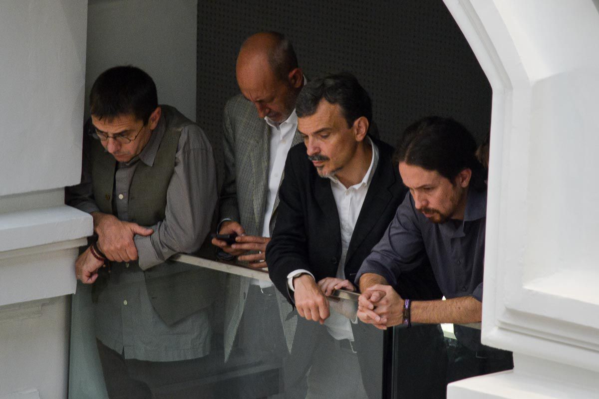 Pablo Iglesias, Juan Carlos Monedero, José Manuel López y Jesús Montero, de Podemos, durante la investidura de Manuela Carmena como alcaldesa de Madrid.