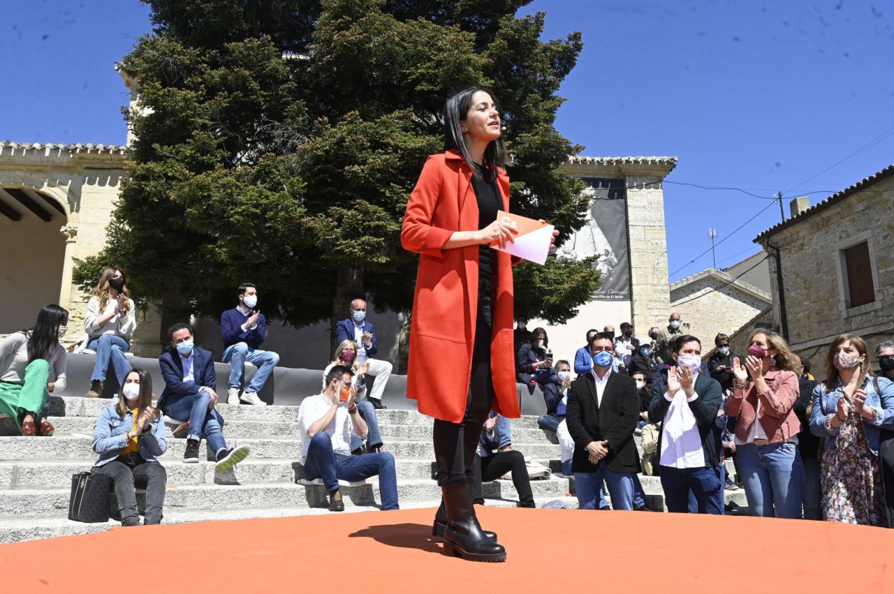La presidenta de Ciudadanos, Inés Arrimadas, en un acto de campaña en El Molar.