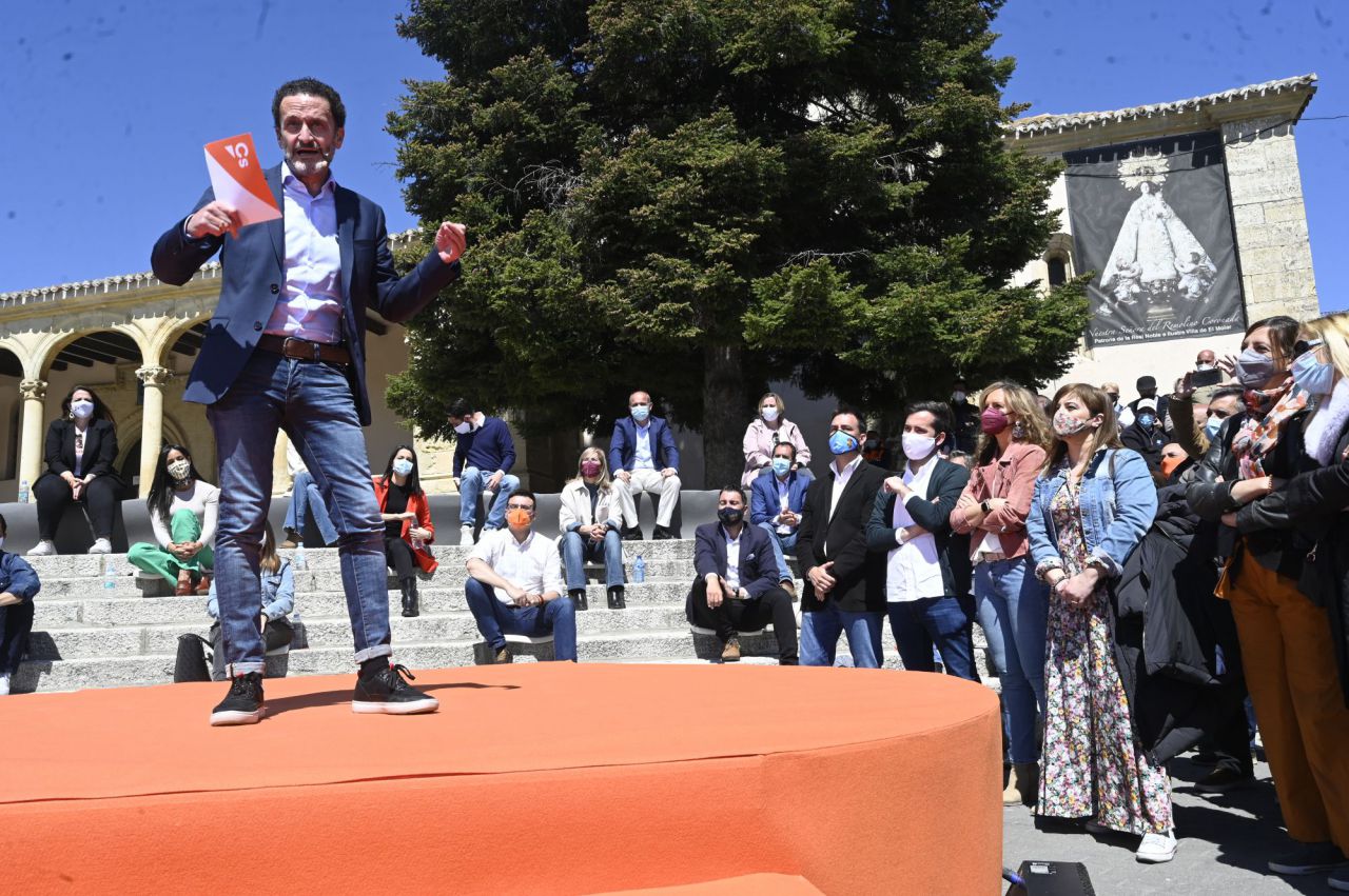 Edmundo Bal, candidato de Ciudadanos a la presidencia de la Comunidad de Madrid, en un acto de campaña en El Molar.