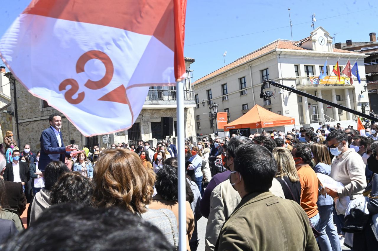 Edmundo Bal, candidato de Ciudadanos a la presidencia de la Comunidad de Madrid, en un acto de campaña en El Molar.
