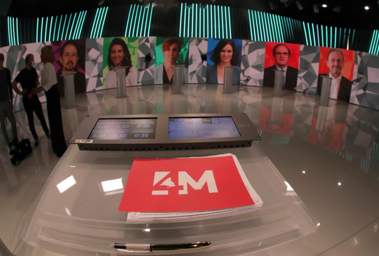 El plató de Telemadrid vacío, antes de la llegada de los candidatos