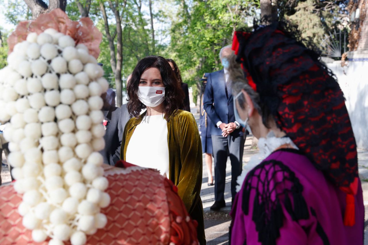Ayuso preside la ofrenda floral a los Héroes del 2 de Mayo en el Cementerio de la Florida