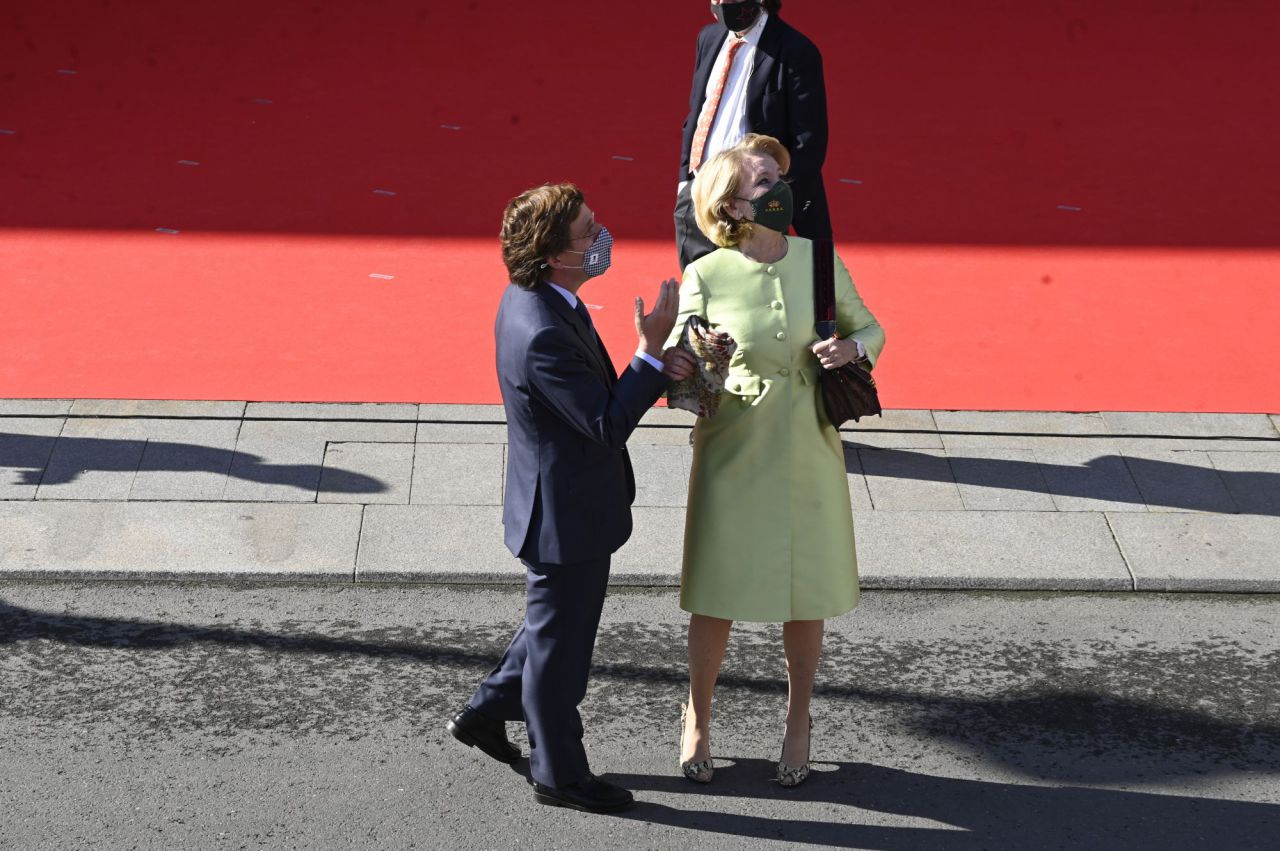 Esperanza Aguirre, expresidente de la Comunidad de Madrid, junto al alcalde de Madrid, José Luis Martínez Almeida, durante la celebración del Día de la Comunidad de Madrid