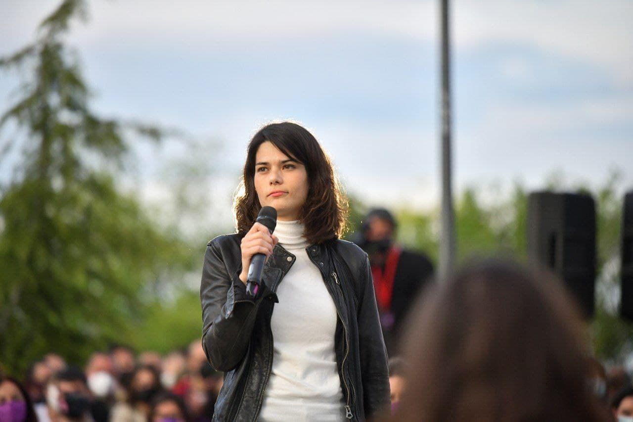 Isa Serra, número 2 de la lista de Unidas Podemos para la Asamblea de Madrid, durante el acto de cierre de campaña