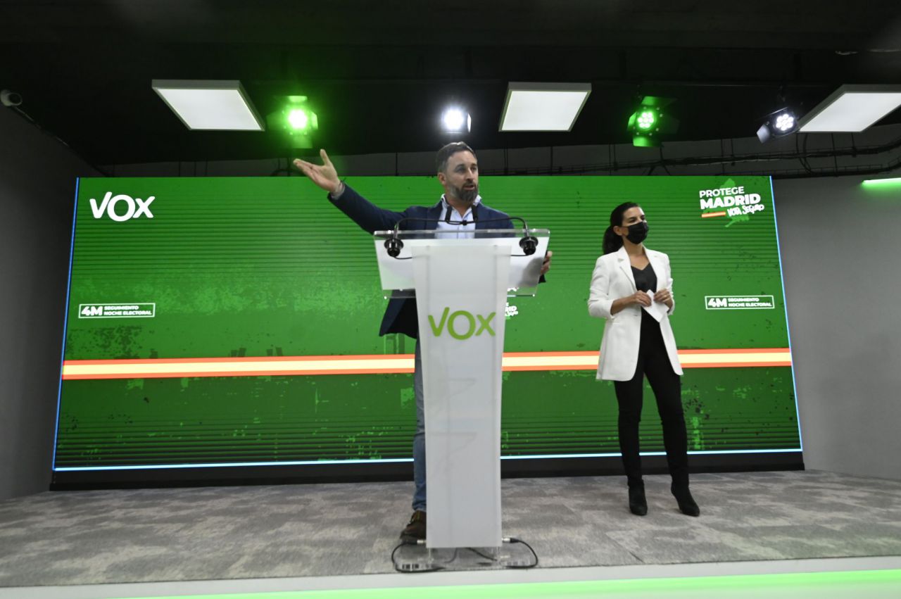 Rocío Monasterio celebra los resultados electorales con su equipo,
