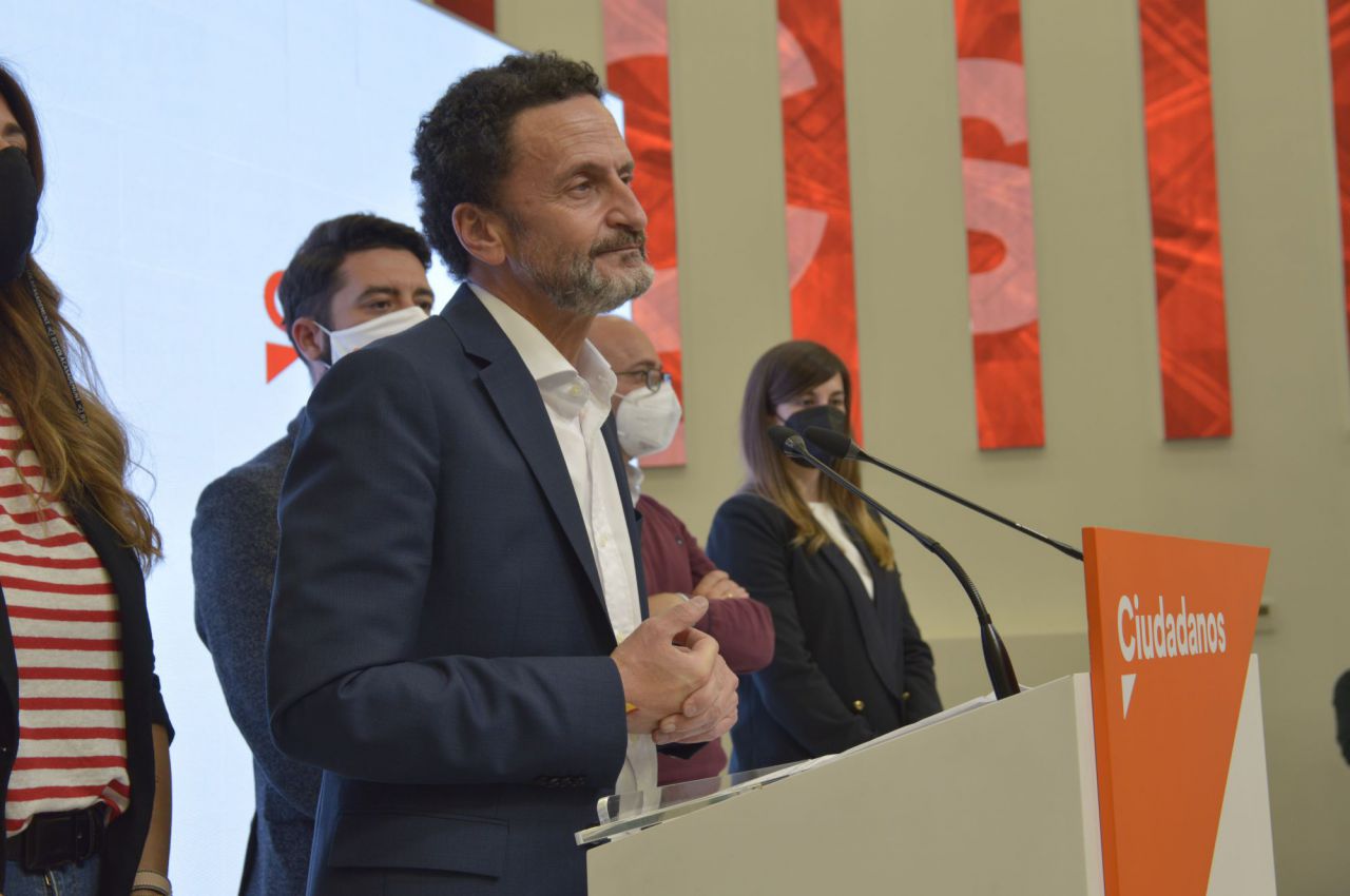 Edmundo Bal, candidato de Ciudadanos, en la rueda de prensa tras conocerse los malos resultados electorales para el partido.