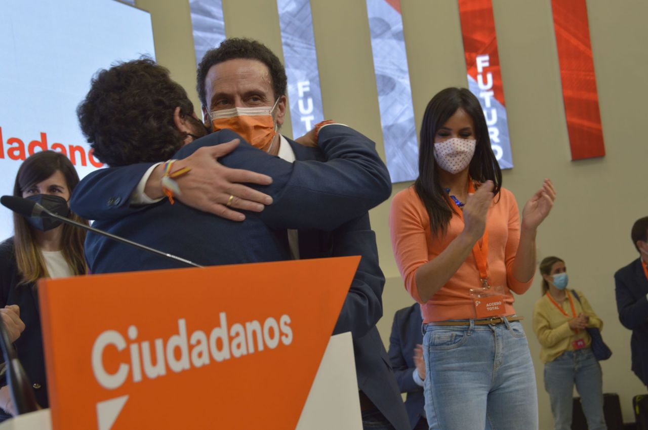 Edmundo Bal, candidato de Ciudadanos, en la rueda de prensa tras conocerse los malos resultados electorales para el partido.