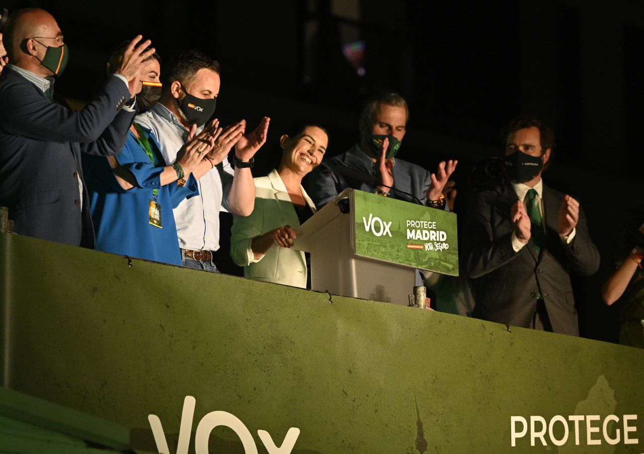 Rocío Monasterio celebra los resultados electorales con su equipo,