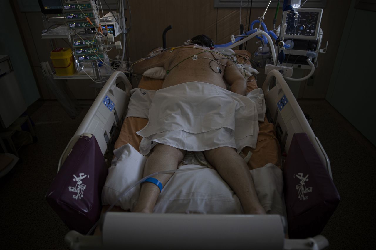 La pra?ctica cli?nica de colocar a los pacientes en posicio?n de decu?bito prono o 