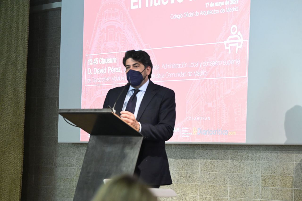 David Pérez, consejero de Vivienda, Administración Local y consejero suplente de Transportes, clausura la I Jornada sobre vivienda y urbanismo.