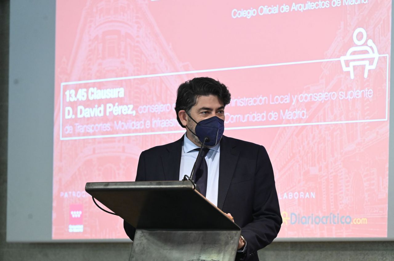 David Pérez, consejero de Vivienda, Administración Local y consejero suplente de Transportes, clausura la I Jornada sobre vivienda y urbanismo.