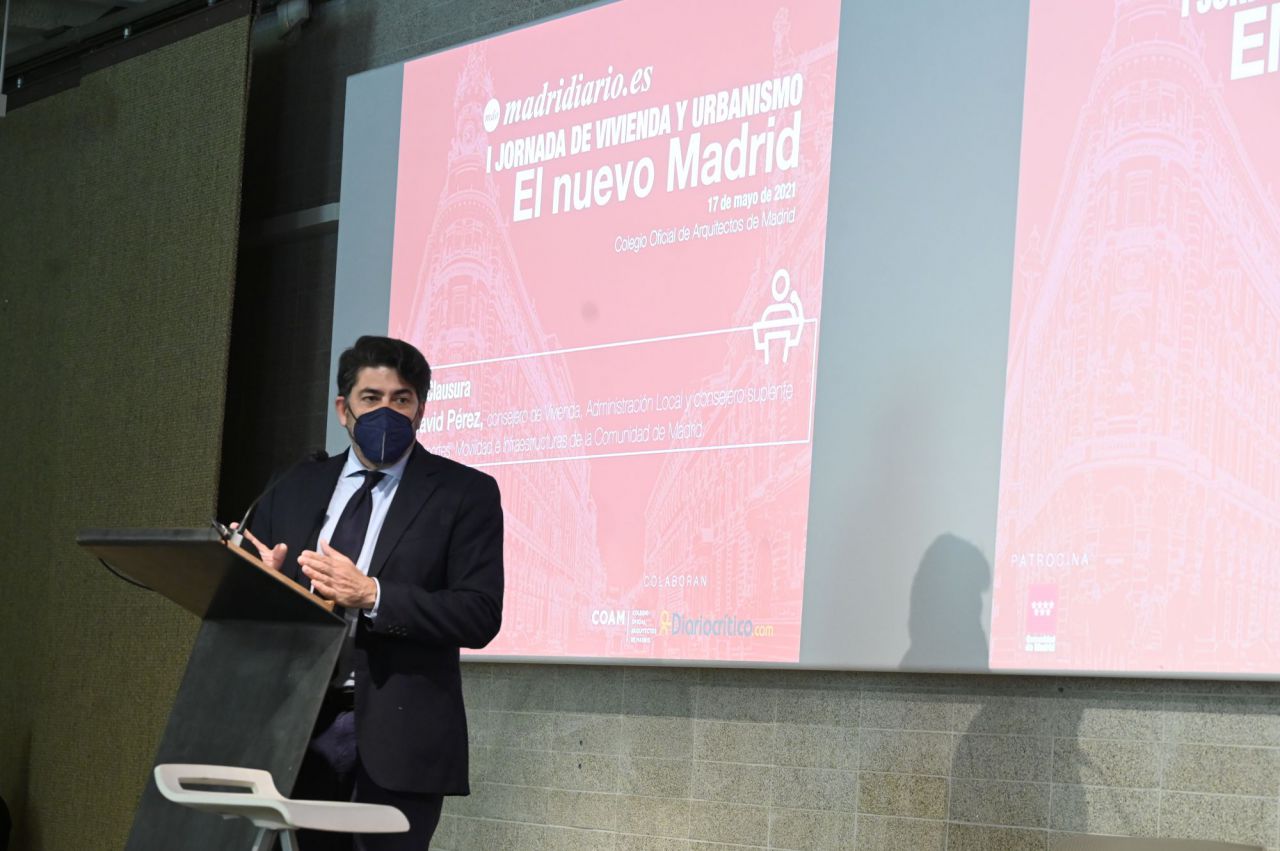 David Pérez, consejero de Vivienda, Administración Local y consejero suplente de Transportes, clausura la I Jornada sobre vivienda y urbanismo.