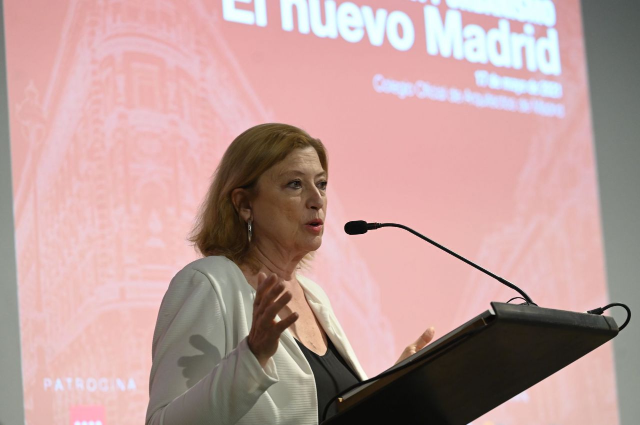 Paloma García, delegada de Obras y Equipamientos del Ayuntamiento de Madrid, durante la I Jornada de vivienda y urbanismo