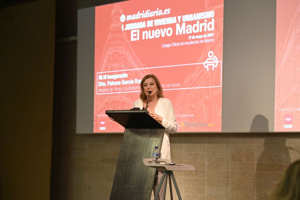 Paloma García, delegada de Obras y Equipamientos del Ayuntamiento de Madrid, durante la I Jornada de vivienda y urbanismo