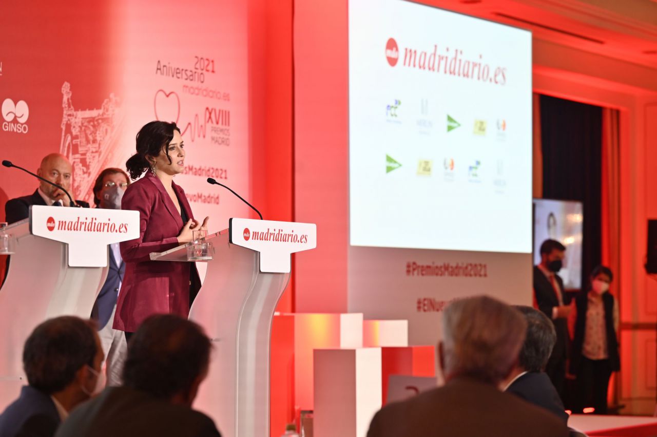Isabel Díaz Ayuso recoge el premio a la Mujer del Año