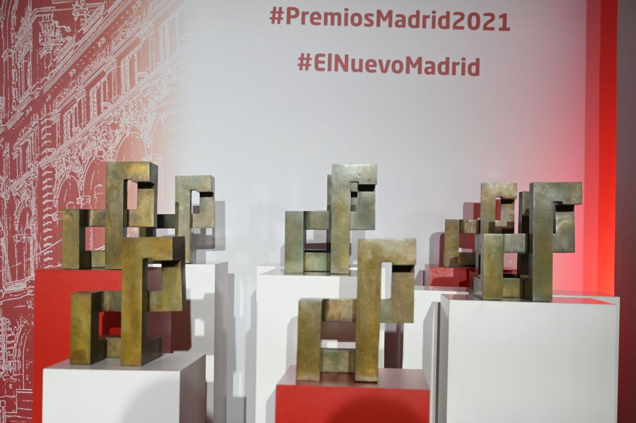 Las esculturas de los galardonados con los Premios Madrid