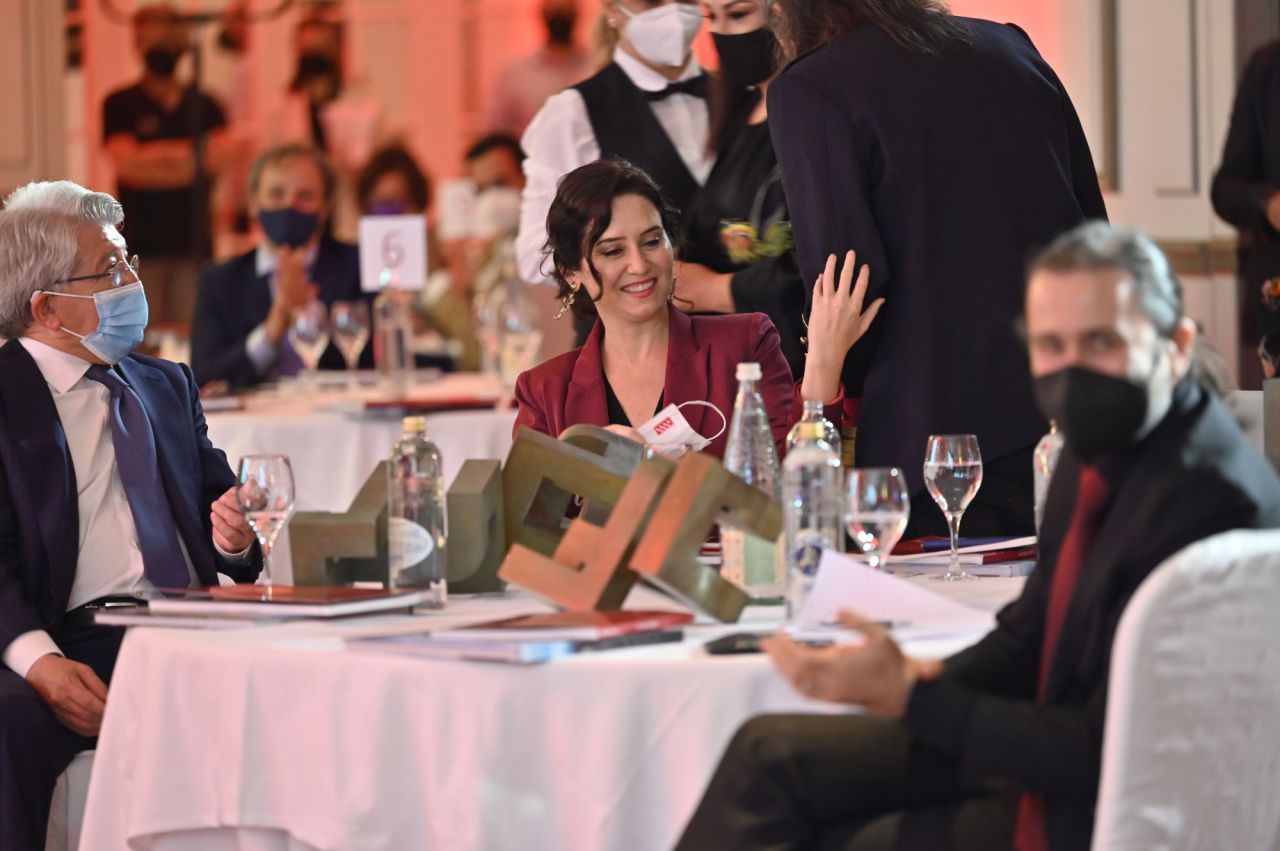 Isabel Díaz Ayuso recoge el premio a la Mujer del Año