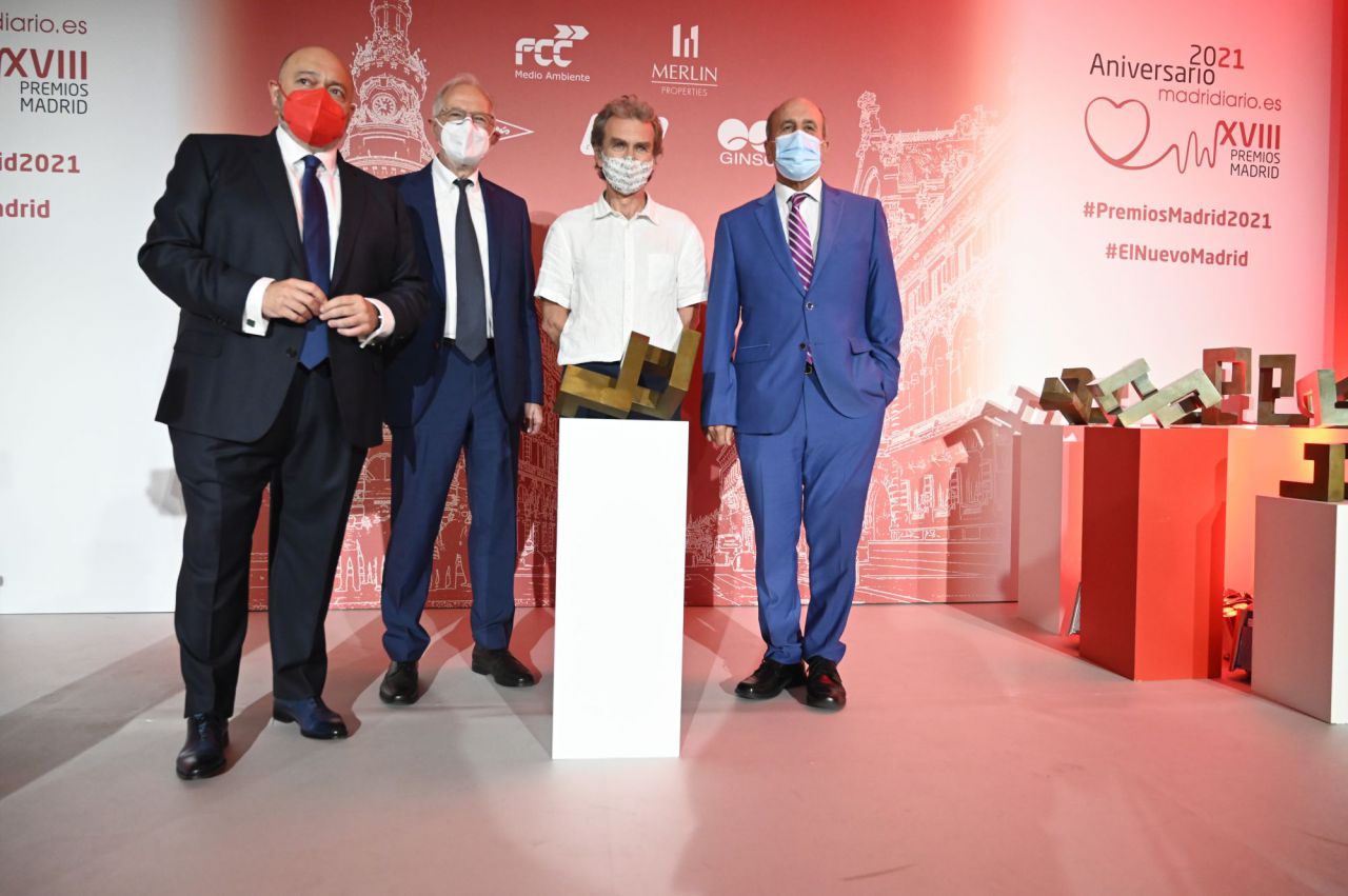 Fernando Simón y los virólogos del CSIC, Luis Enjuanes y Mariano Esteban, junto a Constantino Mediavilla.