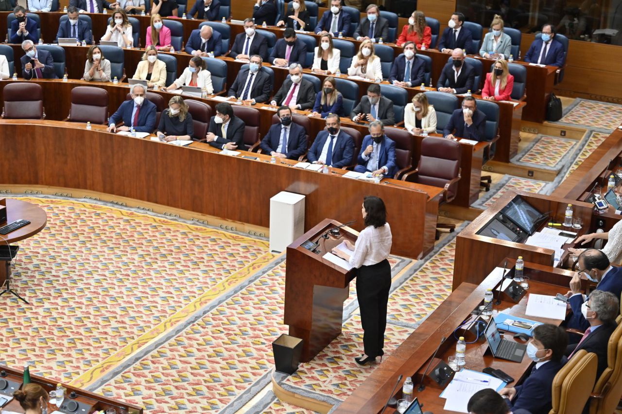 Isabel Díaz Ayuso contesta a los portavoces de la oposición