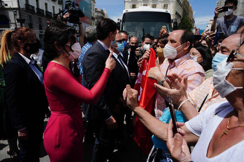 sALUDA AL PUBLICO