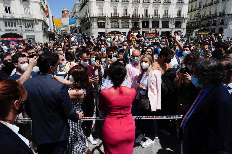 sALUDA AL PUBLICO
