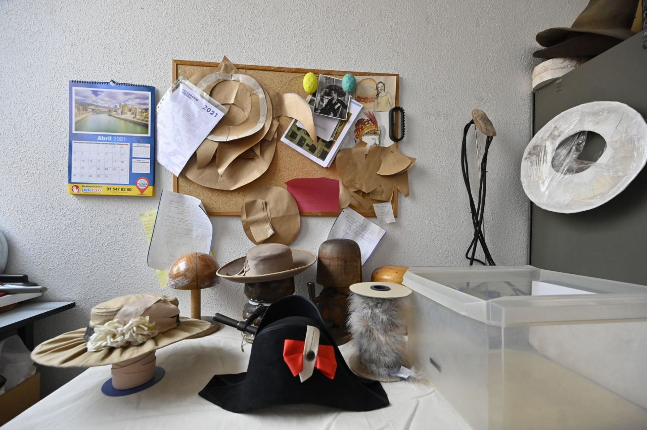 Taller de sombrerería.