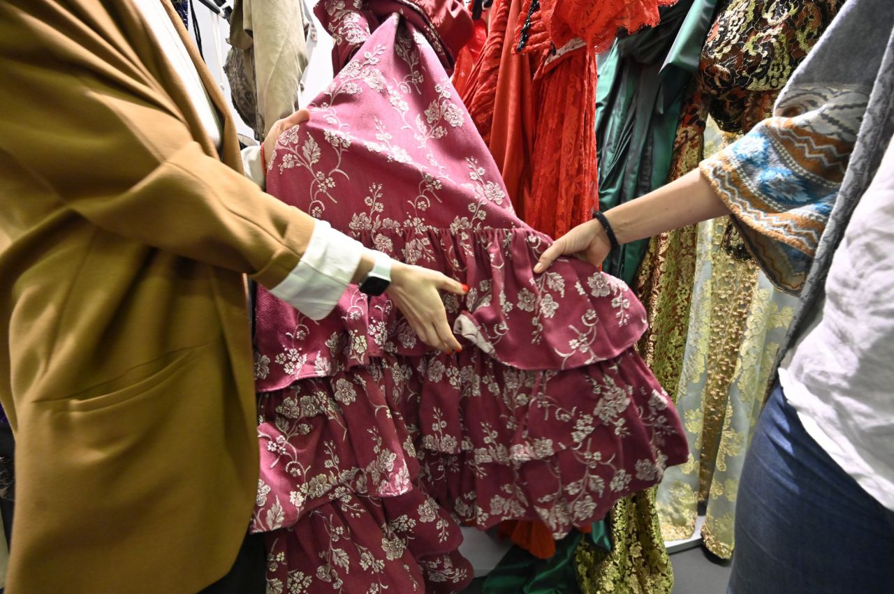 La cola del vestido que usó Carmen Maura en la película 'Ay Carmela', hecha con tela de colchón.