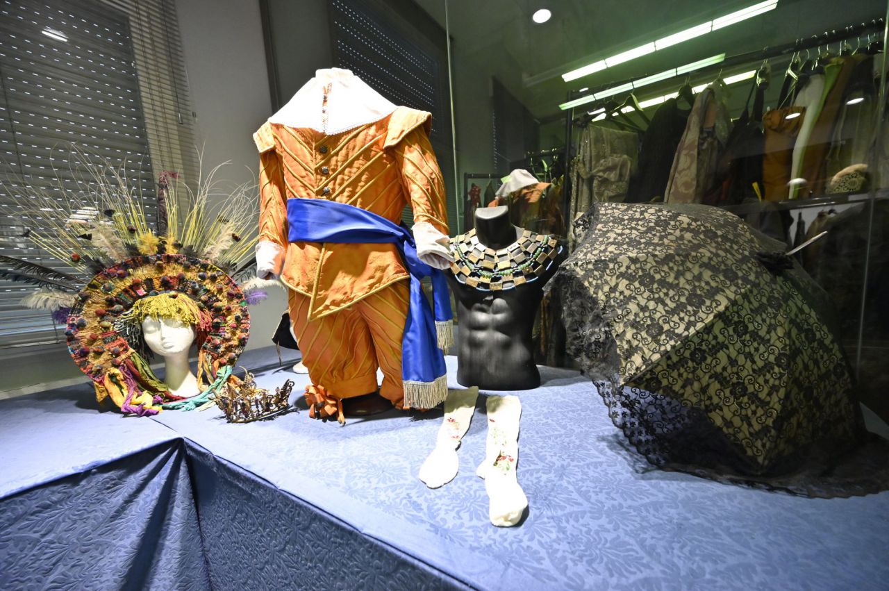 Traje de la película 'El perro del hortelano'