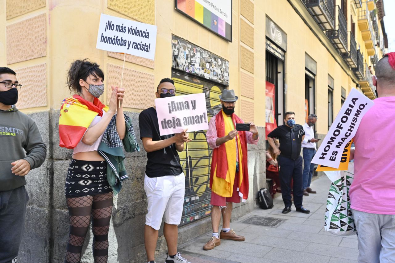 Contra  Cogan por no defender algunas agresiones