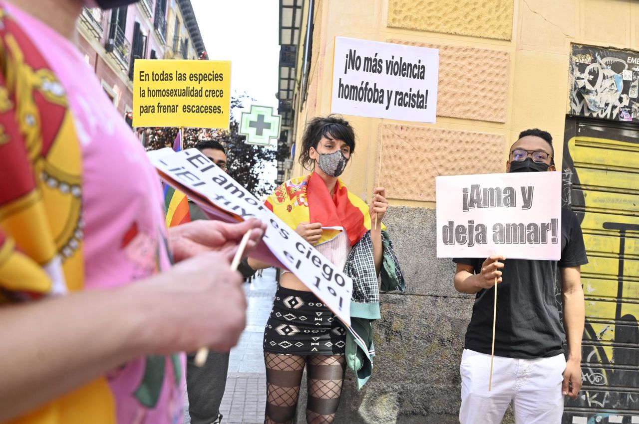 Contra  Cogan por no defender algunas agresiones