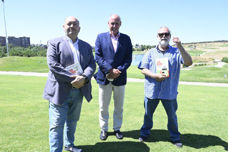 Guillermo Salmerón con el presidente editor de Madridiario, Constantino Mediavilla y el director general del periódico digital, José Brías.