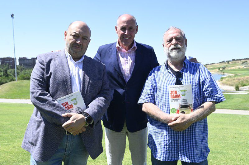 Guillermo Salmerón con el presidente editor de Madridiario, Constantino Mediavilla y el director general del periódico digital, José Brías.
