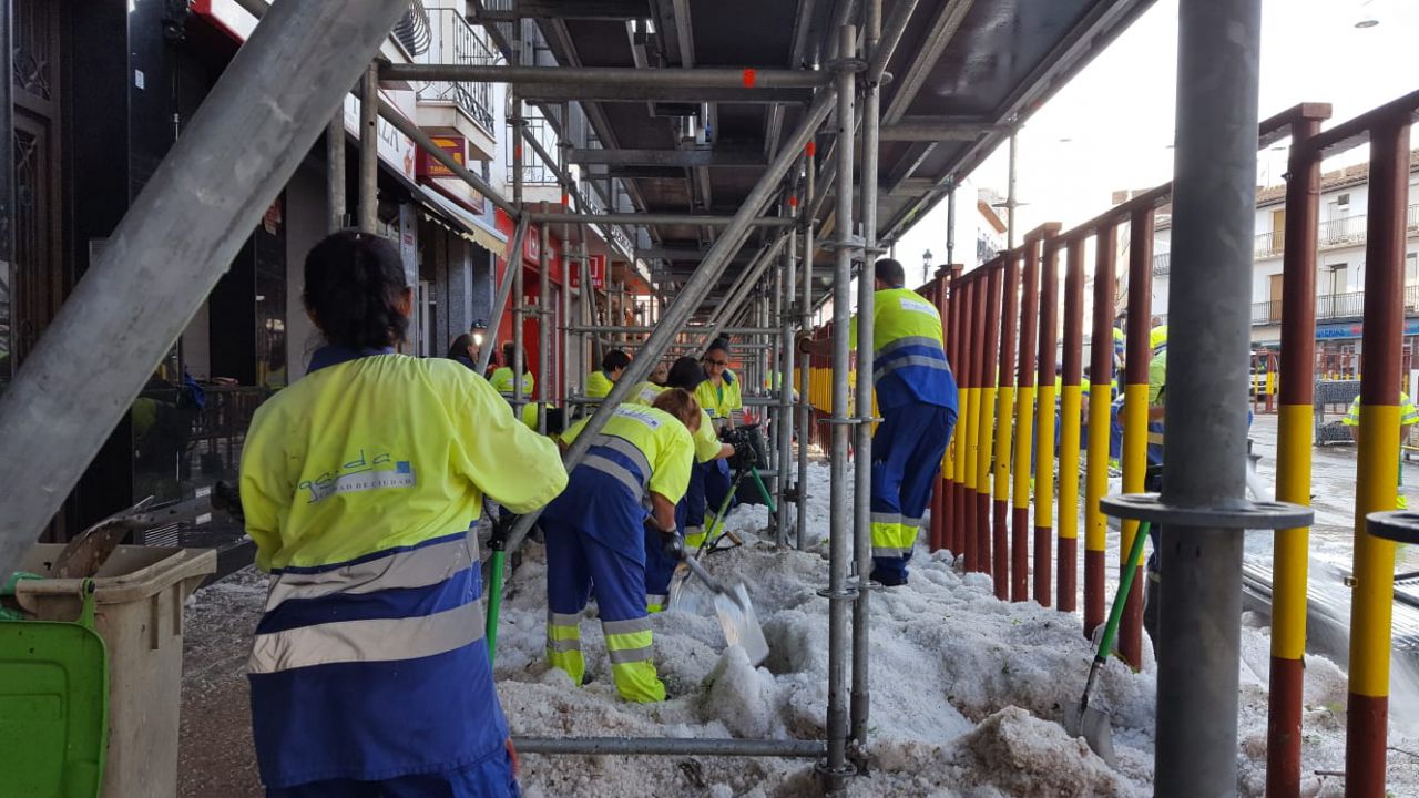 Labores de limpieza en Arganda del Rey tras la fuerte tormenta