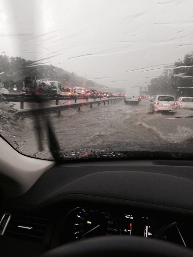 La M-30, inundada