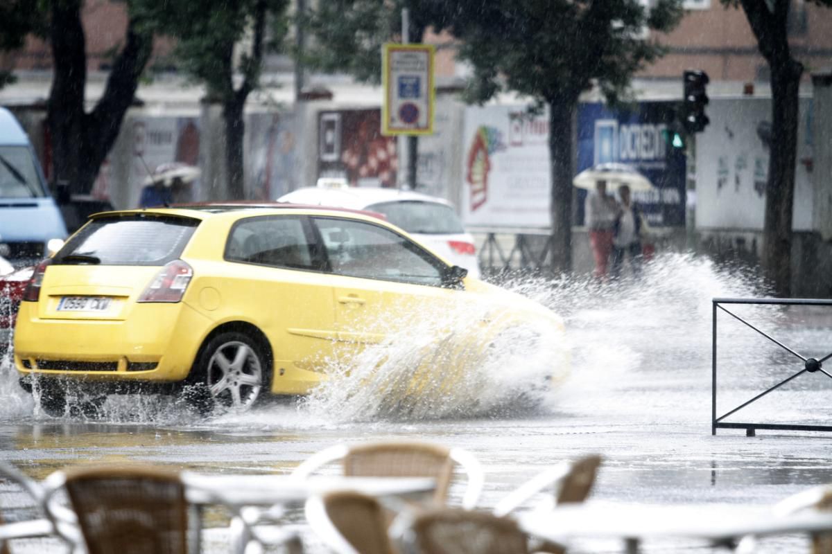 Las calles de la capital, inundadas tras una tormenta