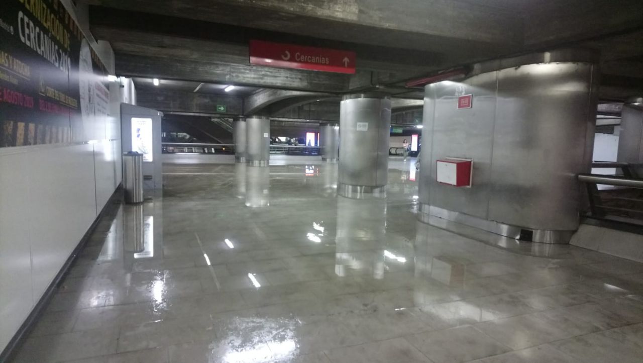 La estación de Metro de Príncipe Pío, cortada por inundación durante una tormenta.