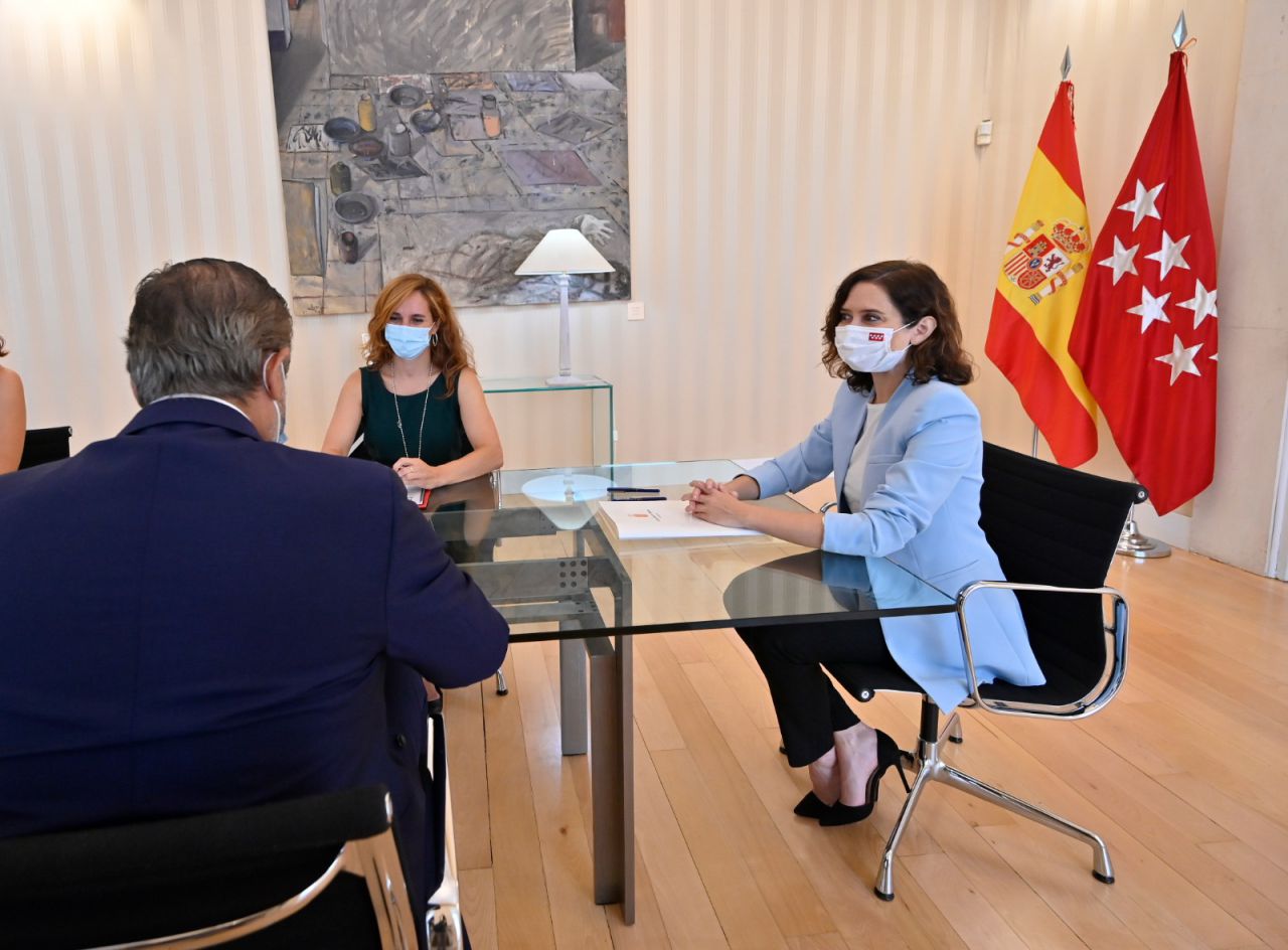 La presidenta de la Comunidad de Madrid, Isabel Díaz Ayuso se ha reunido con la portavoz de Más Madrid en la Asamblea, Mónica García.