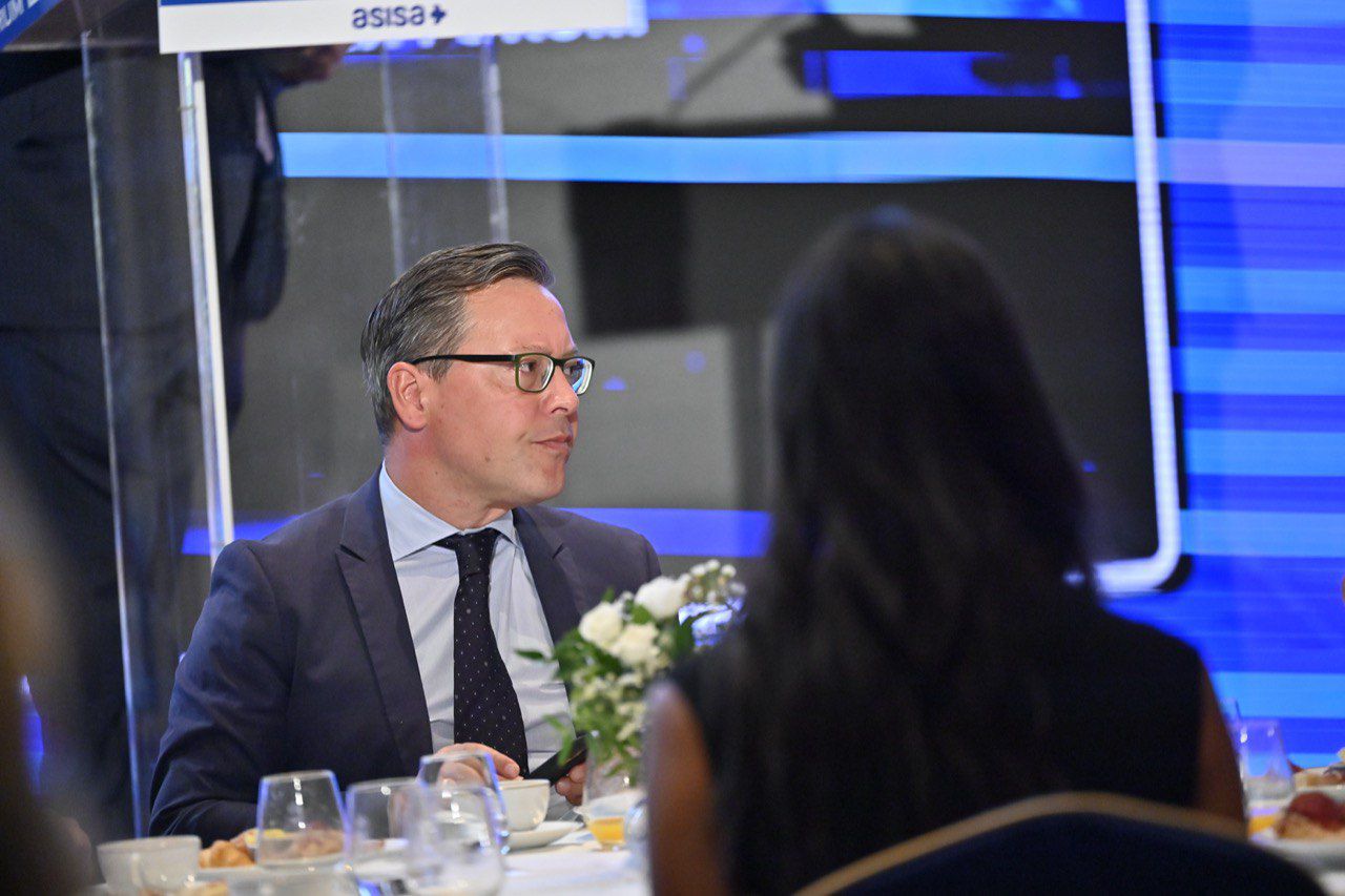 Alfonso Serrano, vicesecretario de Organización y Electoral del Partido Popular de Madrid, acude al desayuno informativo de la CEIM.