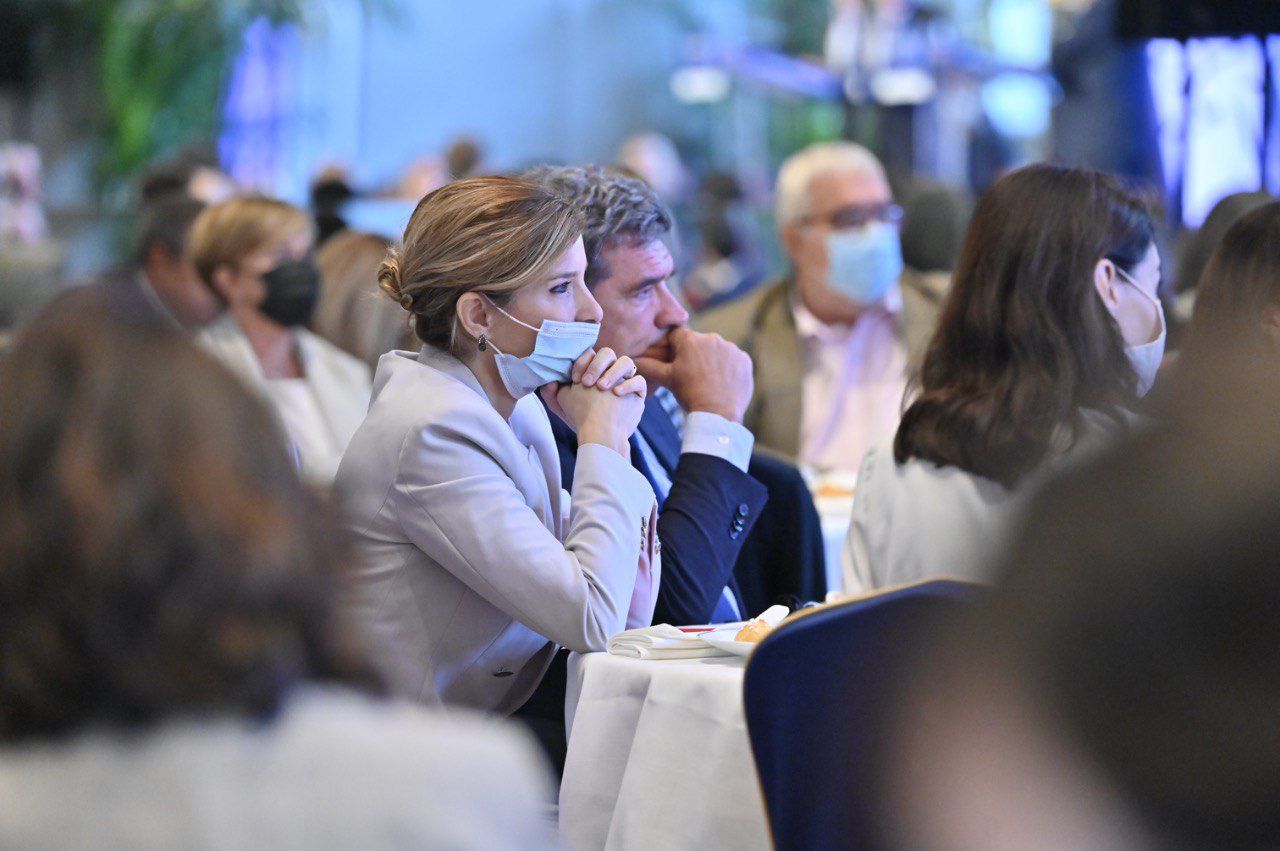 La portavoz del PSOE en la Asamblea de Madrid, Hana Jalloul, durante el desayuno informativo que ha protagonizado
