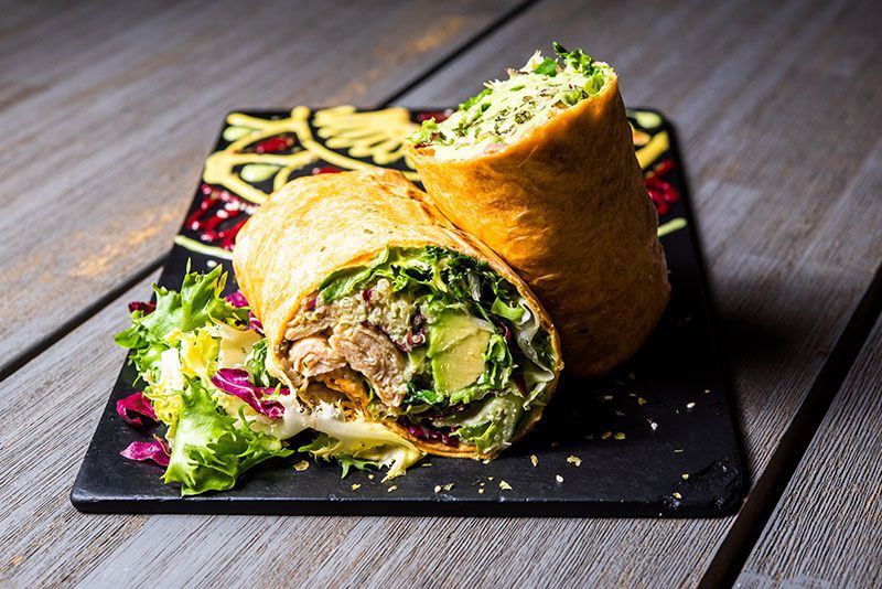 Wrap El Pionero, no pollo vegano, aguacate, quinoa, champiñones salteados, lechuga, tzatziki y veganesa - Sanissimo