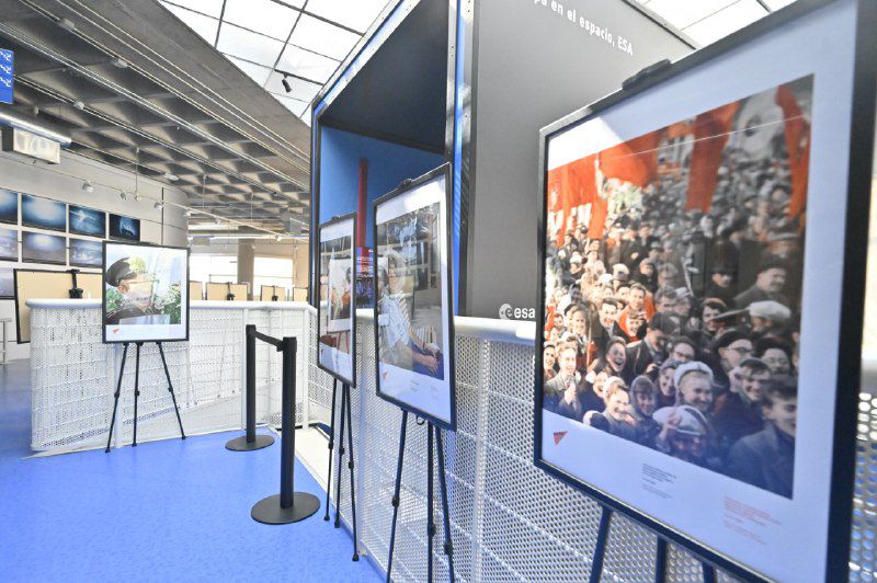 Con motivo del 60 aniversario del histórico primer vuelo espacial, el realizado el 12 de abril de 1961 por el cosmonauta soviético Yuri Gagarin (1934-1968), se exhibe en el Planetario de Madrid la exposición 'Yuri Gagarin: Vamos' que trata de acercar a tan ilustre personaje a los visitantes del Planetario.