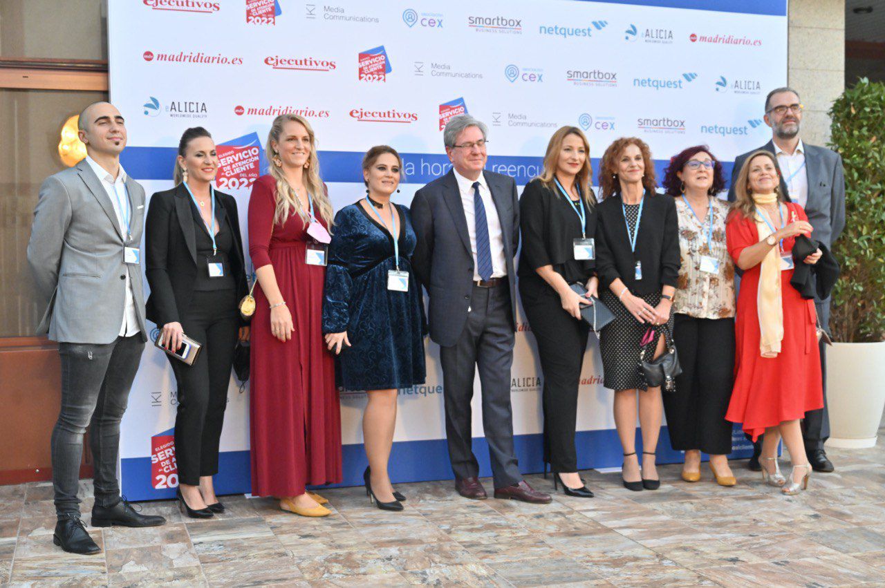 Las empresas ganadoras se hicieron fotos con el equipo.