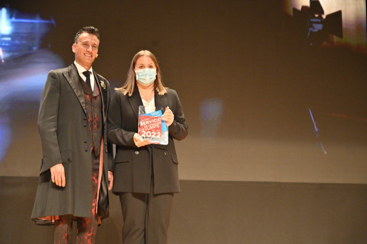 Sara Pérez, Customer Success Manager de Enma, líder en servicio en la categoría de Sistemas de descanso