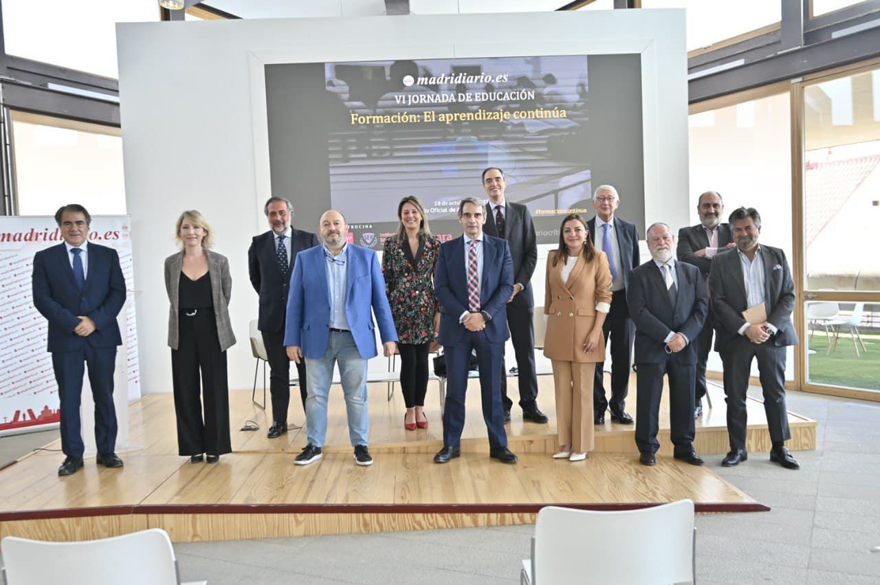 Foto de familia de los ponentes