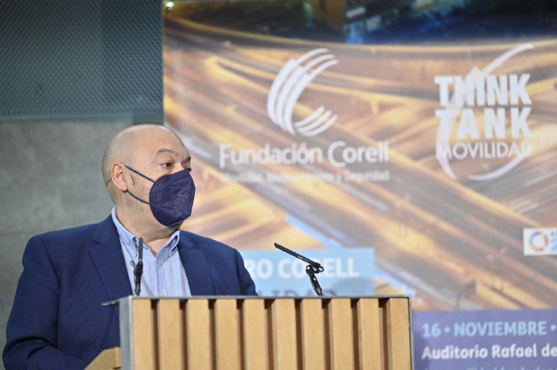 Constantino Mediavilla, presidente editor de Madridiario, presento el foro y modero la tercera mesa